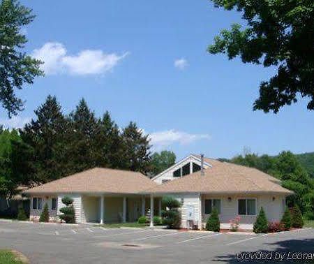 Rocky River Inn New Milford Exterior photo